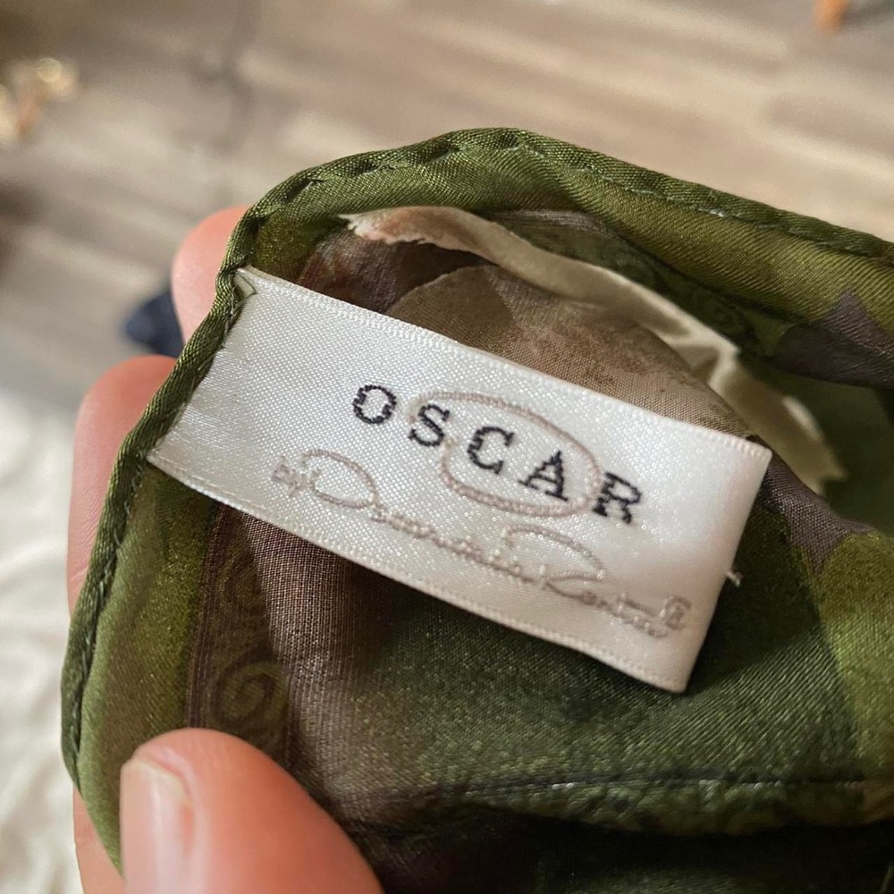 Oscar de la Renta Scarf - Picture 3 of 4